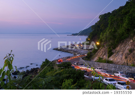 The road beside the sea 19355550