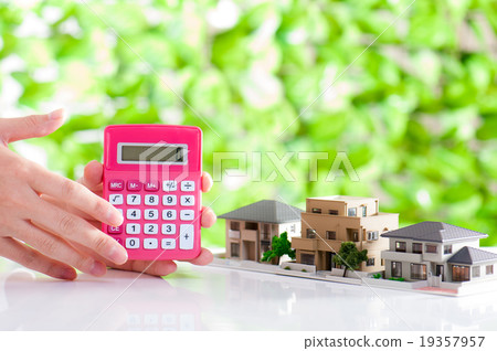 House model, green background House model, green background 19357957