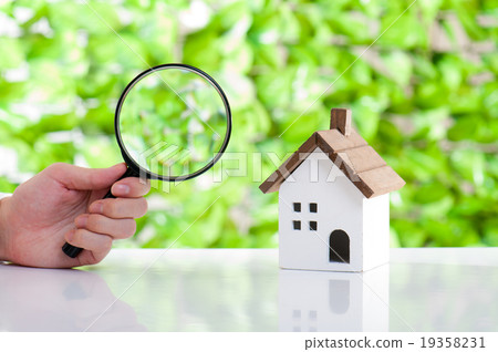 House model, green background 19358231