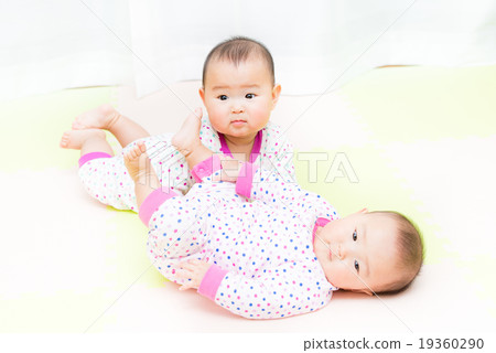Cute twin baby Cute twin baby 19360290