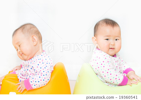 Cute twin babies disappointed 19360541