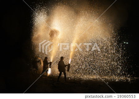 手槍煙花捐贈節日岐阜市手隧道煙花 手槍煙花捐贈節日岐阜市手隧道煙花 19360553