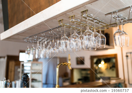 A glass hanger. 19360737