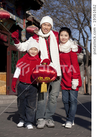 Family Celebrates Chinese New Year Family Celebrates Chinese New Year 19361682