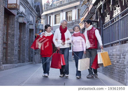 Family go shopping 19361950