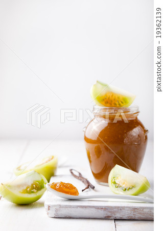Green tomatoes jam with vanilla pods Green tomatoes jam with vanilla pods 19362139