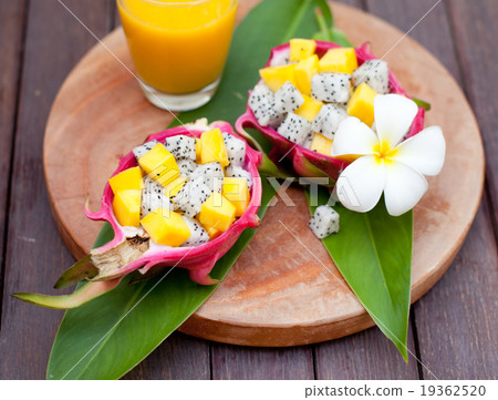 Tropical fruit salad in pitahaya, mango juice 19362520