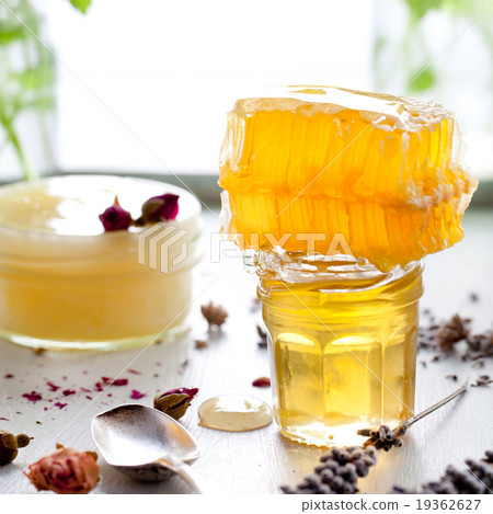 Honey variety, honeycomb in a glass jars . Honey variety, honeycomb in a glass jars . 19362627