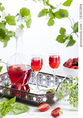 Strawberry and basil homemade liquor 19362864