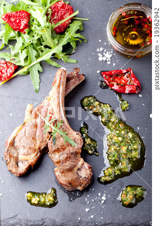 Grilled meat, mutton, lamb rack with fresh salad. 19362942