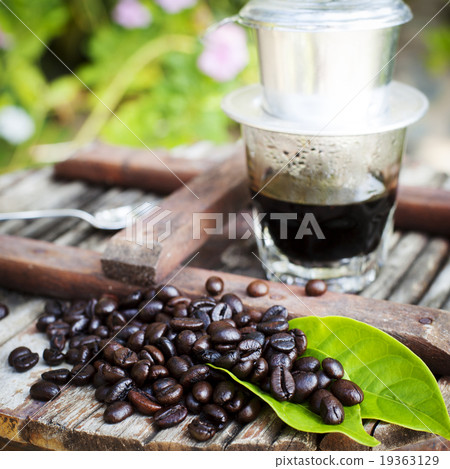 Black coffee with roasted beans Vietnamese style 19363129