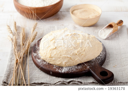 Yeast-fermented dough, pizza,bread with flour Yeast-fermented dough, pizza,bread with flour 19363178