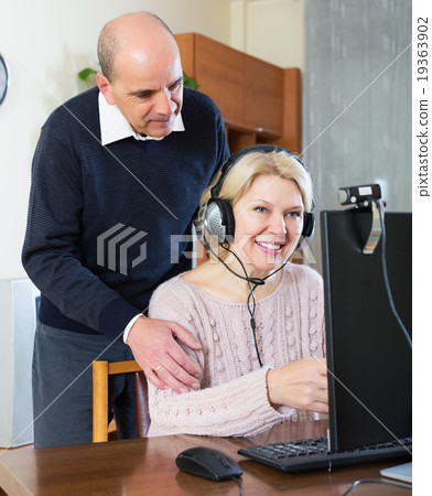 Couple talking with someone online 19363902