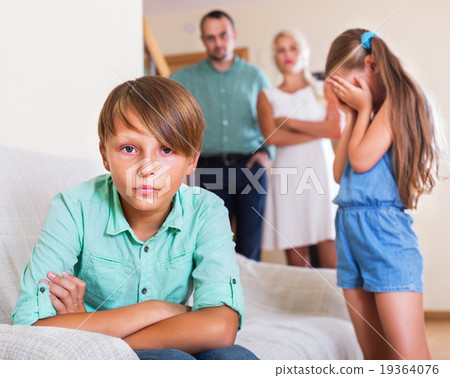 Quarrel between kids 19364076