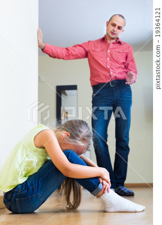 father rebuking daughter for offence father rebuking daughter for offence 19364121