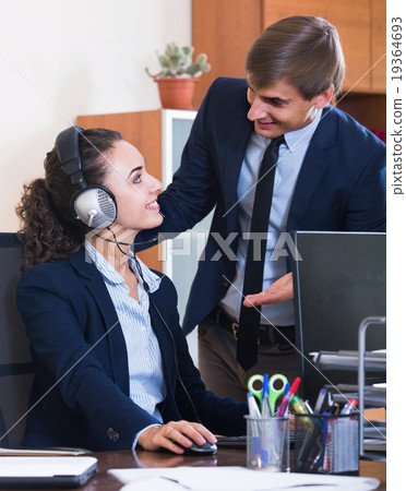 manager consulting call center operator in office 19364693