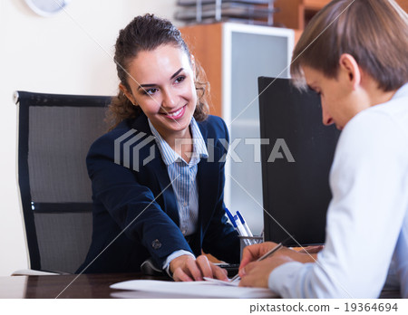 professional teaching new employee 19364694