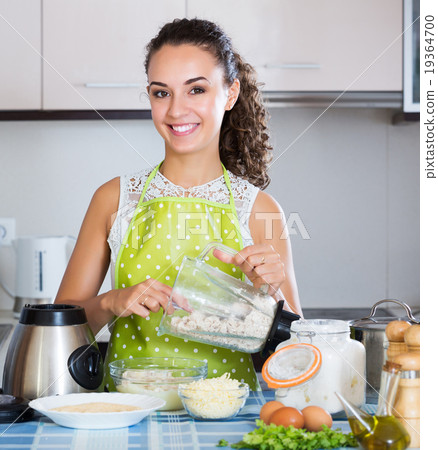 Woman preparing chicken pate 19364700