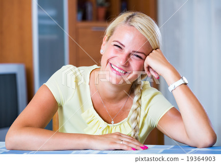 woman wearing hair in braids 19364903