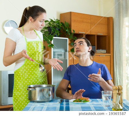 woman serving food her man 19365587