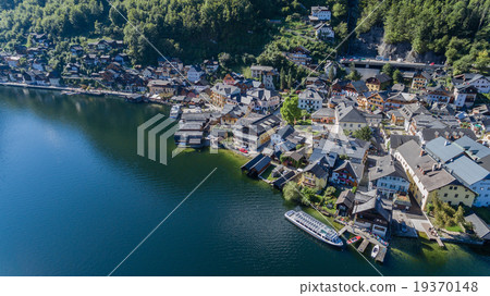aerial view of Hallstatt village in Alps at summer 19370148