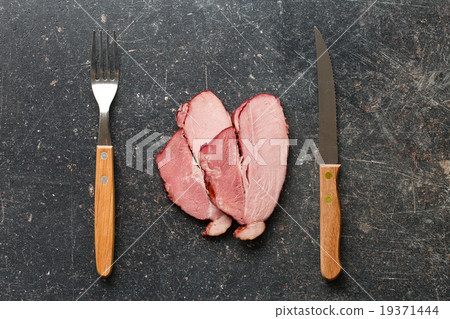 sliced smoked pork meat 19371444
