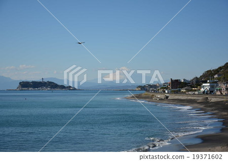 Fuji seen from Inamurakazaki and Enoshima 19371602