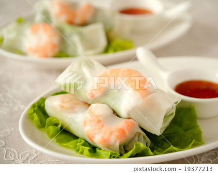 Shrimp Raw Spring Roll 19377213