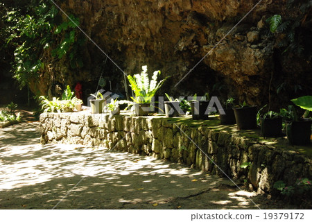 Entrance of Sabichi cave (Ishigaki-jima / Ishigaki-shi, Okinawa Prefecture) 19379172