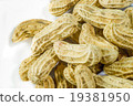 Raw peanuts first-class in a baking class 19381950