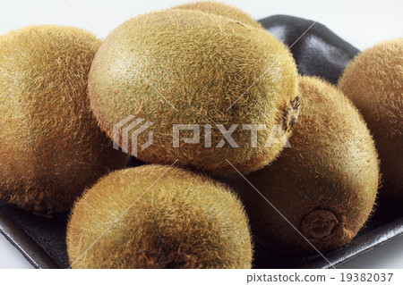 Kiwi fresh in the supermarket for your selection 19382037