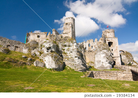 Ogrodzieniec Castle, Poland. Ogrodzieniec Castle, Poland. 19384134
