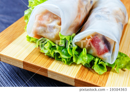spring rolls 19384363