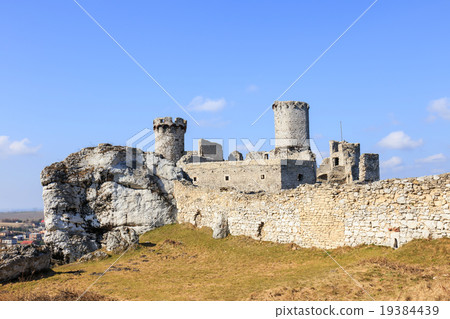 Ogrodzieniec Castle, Poland. 19384439