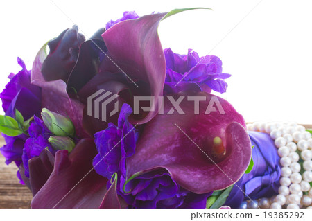 Calla lilly and eustoma flowers 19385292