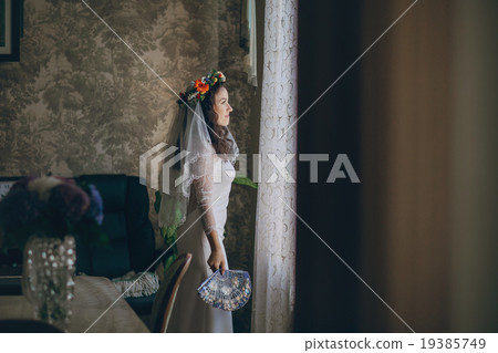 bride with the crown bride with the crown 19385749