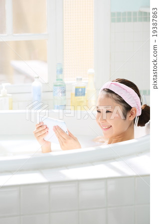 Bath time 19387863