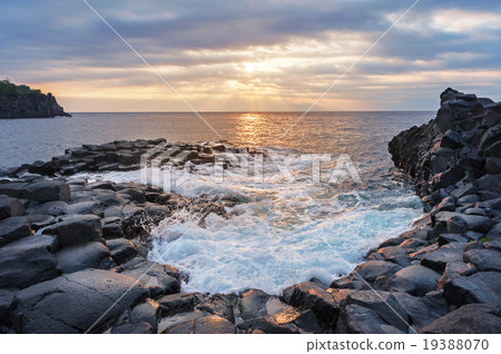 Izu Sunrise 19388070