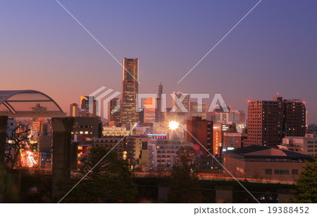 Yokohama city snow scenery from Yamate Italian mountain garden 19388452