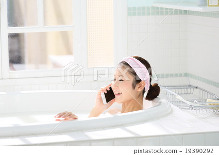 Bath time 19390292