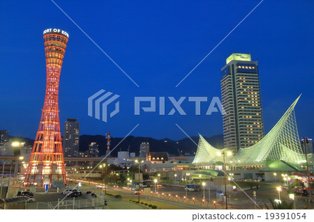 Kobe middle jetty at dusk and Meriken Park 19391054