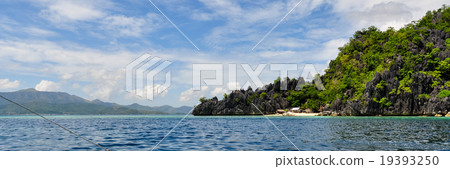 Landscape of deep blue sea and green Island Landscape of deep blue sea and green Island 19393250