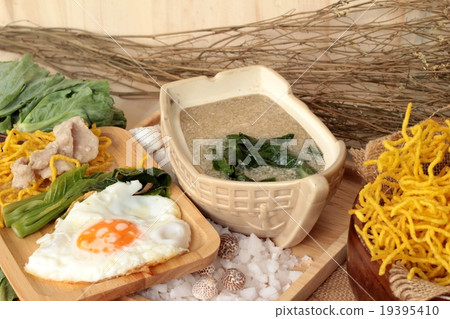 Fried noodle of pork and gravy - chinese food. 19395410