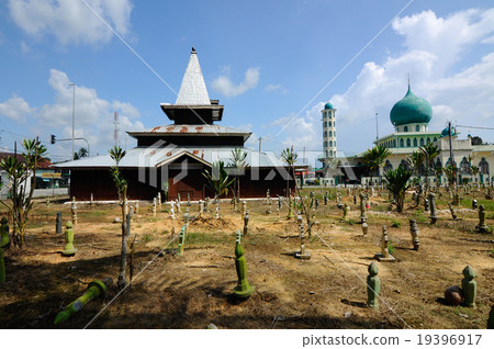 Tinggi Mosque or Banjar Mosque  19396917