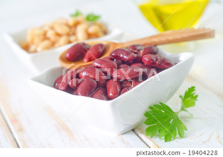 red and white beans 19404228