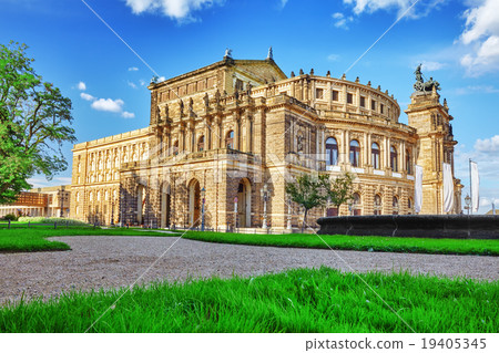 Semperoper is the opera house  19405345