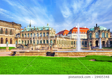 Court Zwinger Palace (Der Dresdner Zwinger)  19405348