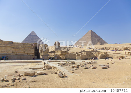 Pyramids of Egyptian Giza and Sphinx 19407711