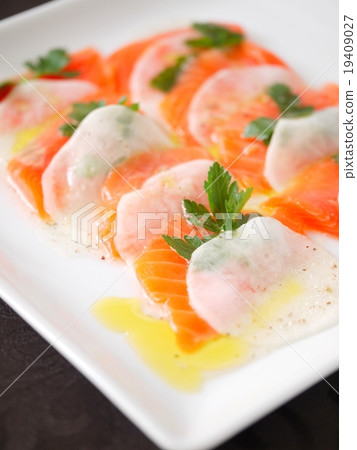 Salmon and Cub's Carpaccio Black Background (Vertical Position) 19409027