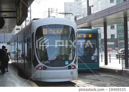 在廣島站前的電車軌道 在廣島站前的電車軌道 19409335